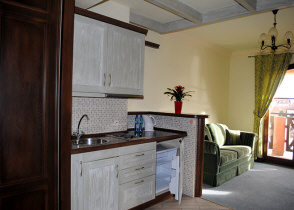 Apartamenty nad jeziorem port Mikołajki restauracje Mazury Polska