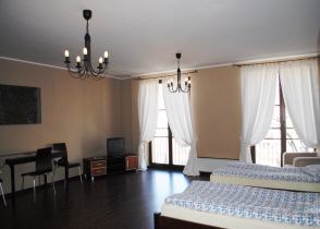 Apartamenty nad jeziorem port Mikołajki restauracje Mazury Polska
